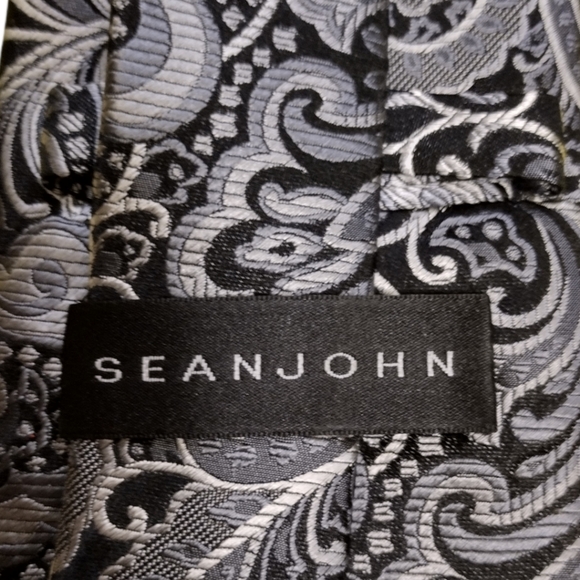 Sean John Black & Silver Paisley Neck Tie - Picture 2 of 3